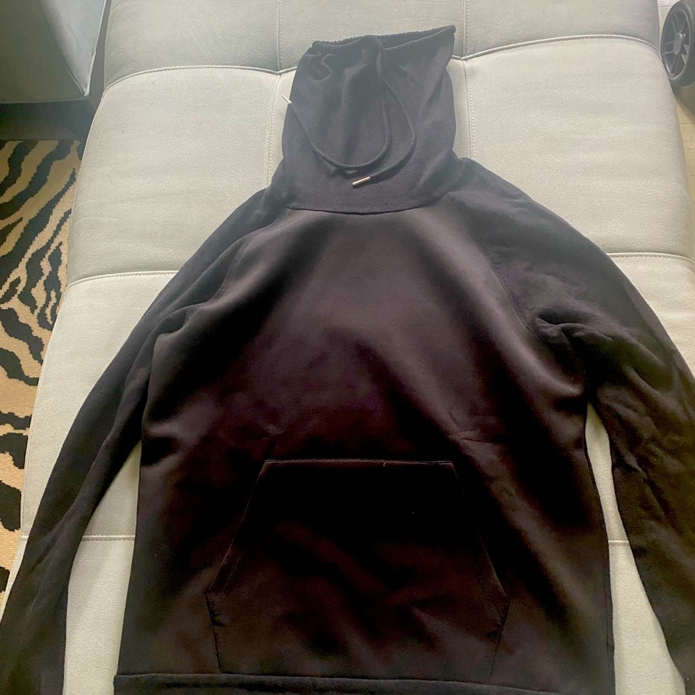 EXCELLENT CONDITION MENS SWEAT SHIRT WITH HOOD